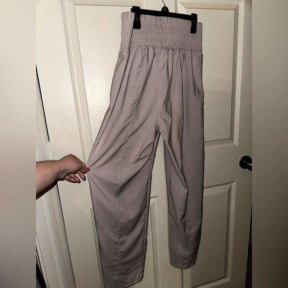 NWT Nike Women's Pants Taupe Gray M gym running athletic athleisure activewear - Picture 1 of 12